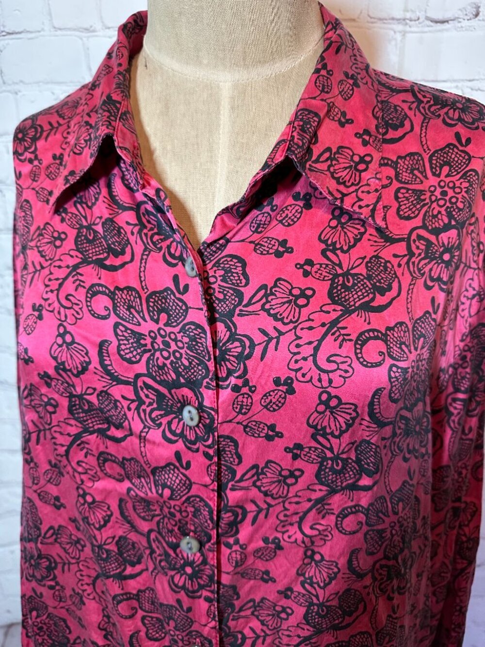 100% Silk Blouse 1X Red Floral Whimsigoth Witchy Ren Fairy Button Down Shirt - Picture 4 of 5